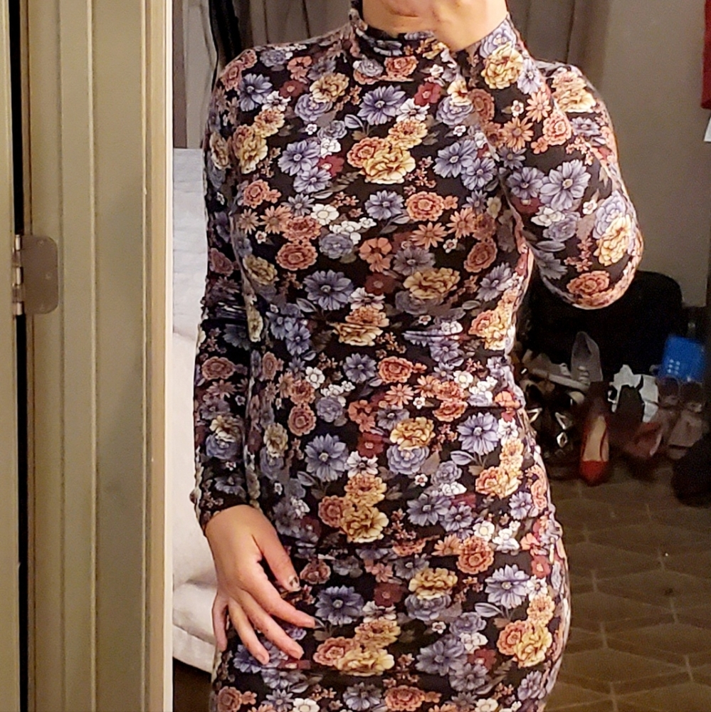 Dress - Picture 2 of 9